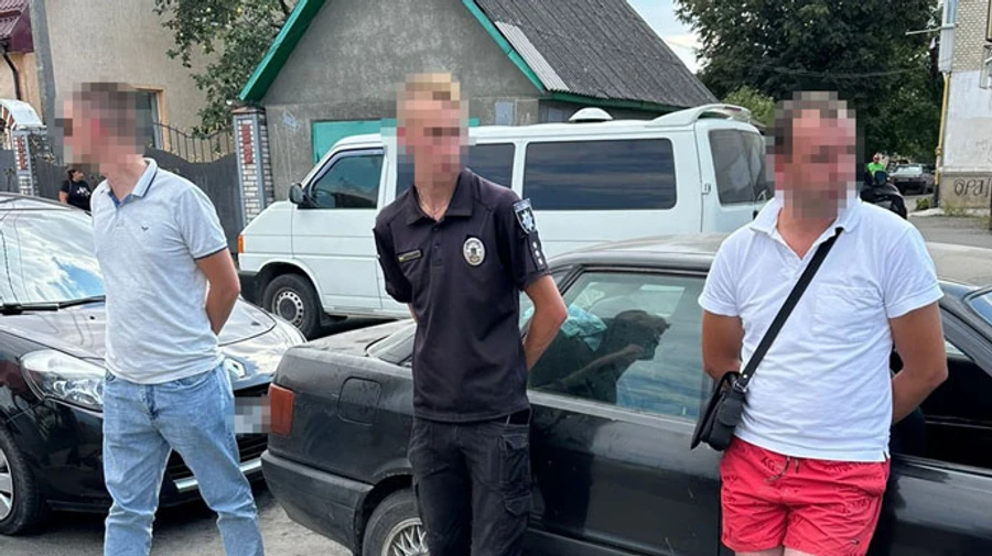 Правоохоронець з Хмельниччини за $2500 обіцяв порішати з мобілізацією