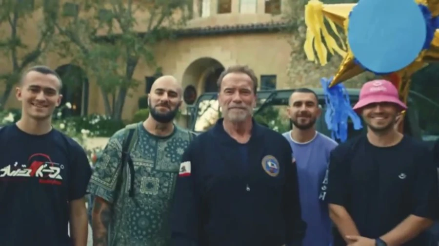 Шварценеггер заговорил на украинском в новом клипе Kalush Orchestra