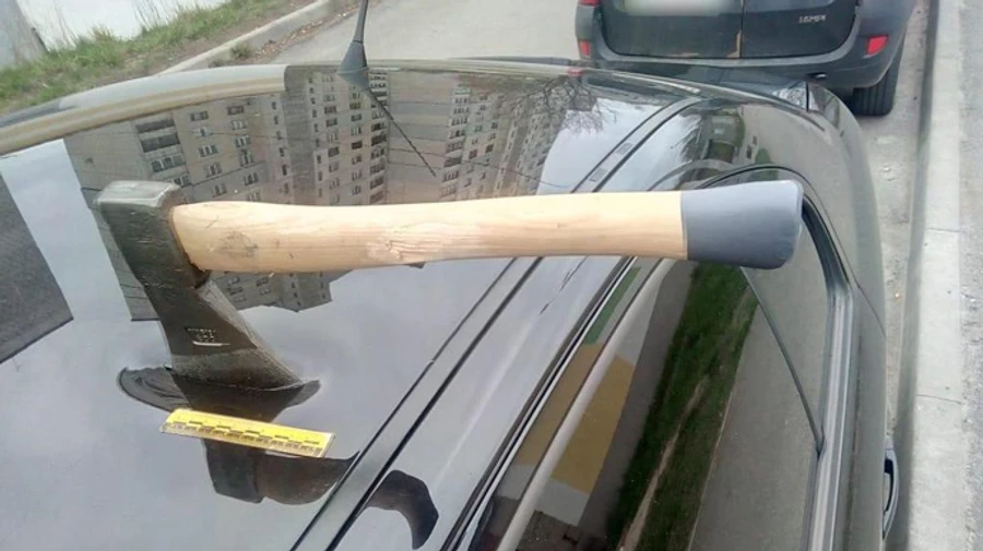 Сокира в капот і спалені авто: у Харкові затримали банду, яка нападала на суддів і бізнесменів