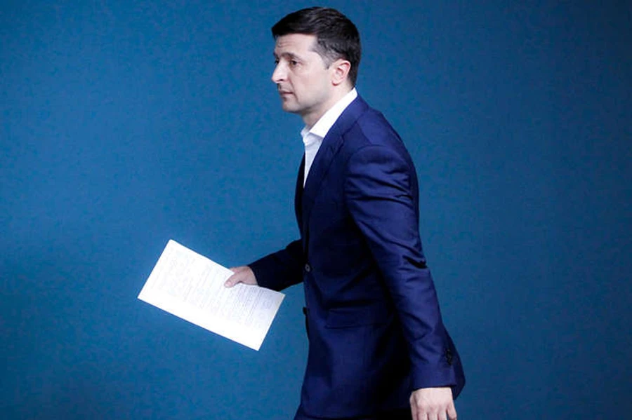 Украинцы преимущественно считают, что законопроект Зеленского не страшен для олигархов