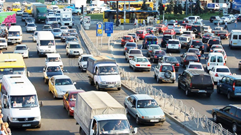 Влада дала сигнал купувати автомобілі: Чому до Києва повернулися затори і як вирішити проблему