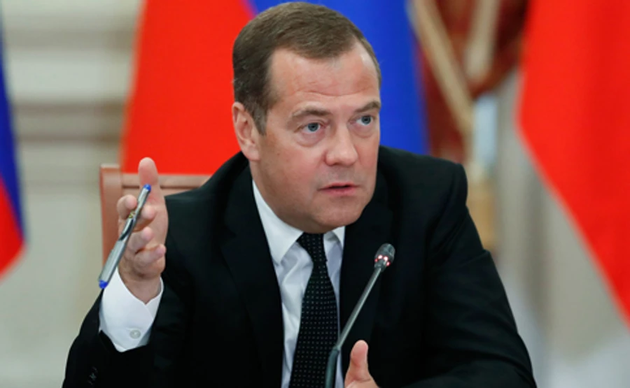 Россия готова отменить санкции против Украины, если Киев это инициирует – Медведев