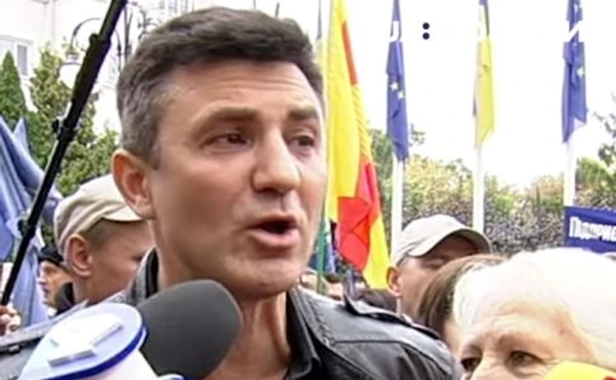 Нардеп Тищенко попросив у поліцейських захисту від жінок, які до нього торкалися