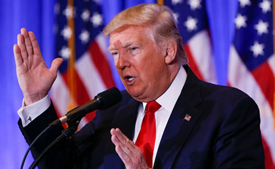 Россиянин пытался продать разведке США компромат на Трампа и его связи с РФ - NYT