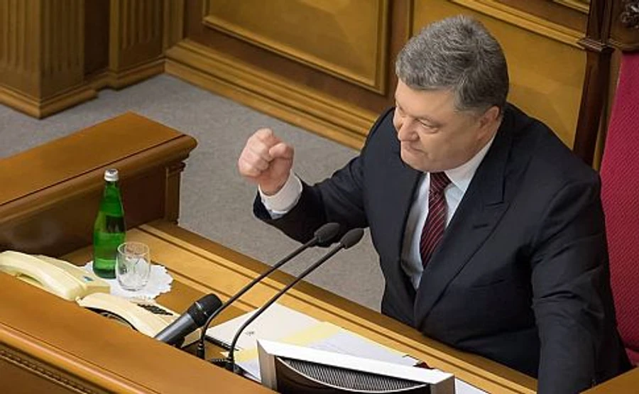 Порошенко рассказал, как депутаты выспрашивали, кто же сядет