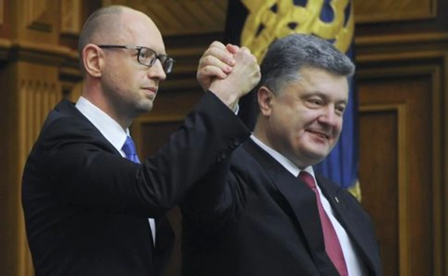 Порошенко: Кабмин нужно немедленно перезагрузить