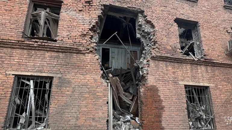 Повреждения критические: в Кривом Роге враг попал по зданию налоговой