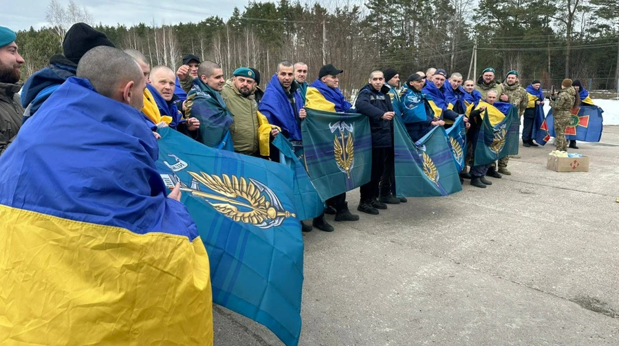 Освобожденных из плена бойцов перемещают в реинтеграционные центры – Минобороны