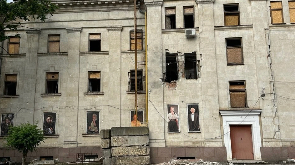 Russia damages Mykola Kulish Theatre in Kherson for second time – photo