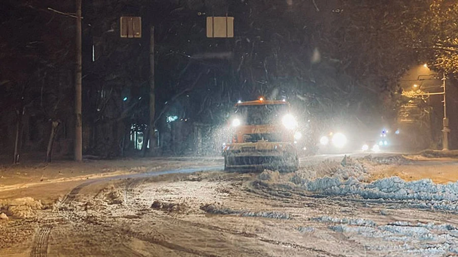 Последствия непогоды в Одессе: оборвана контактная сеть − не ходит почти весь электротранспорт
