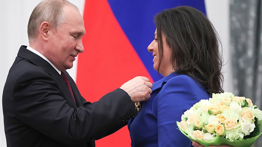 Пропагандистка РФ Симон’ян подумала, що їй прислали вибухівку, а там виявилася віброкуля