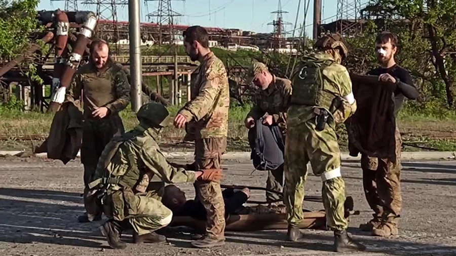 Родичі захисників Азовсталі просять Зеленського завадити фейковому трибуналу над бійцями