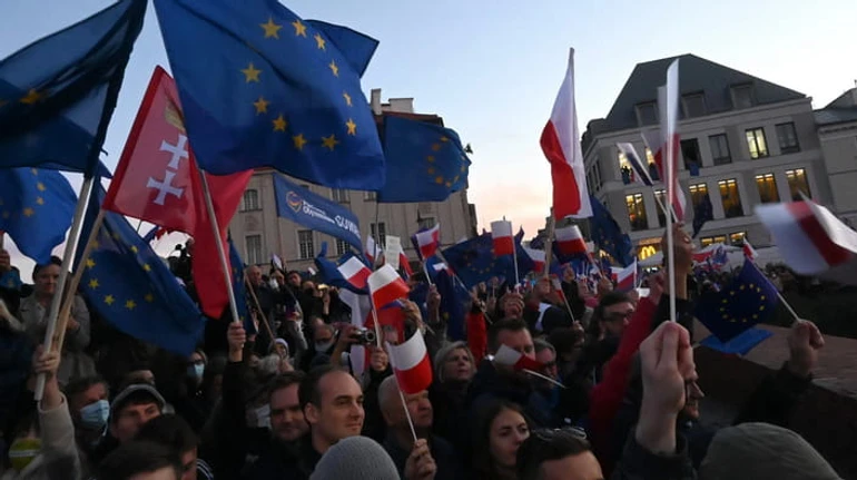 Шаг к выходу Польши из ЕС: как скандальное судебное решение раскололо страну