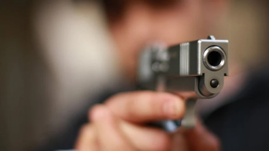 У Києві на вулиці стрілок поцілив у людину, поліція проводить спецоперацію