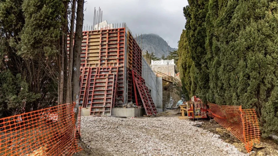 Прокуратура взялась за действия оккупантов, которые застраивают Форосский парк в Крыму