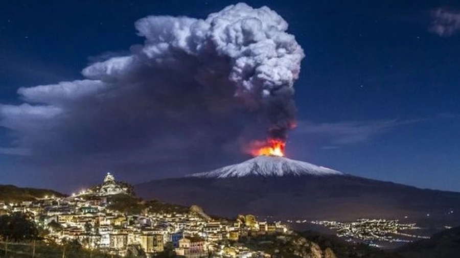 На Сицилии проснулся вулкан Этна