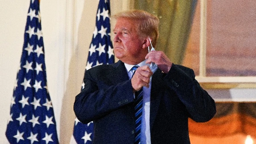 Трамп більше не заражає коронавірусом – лікар президента
