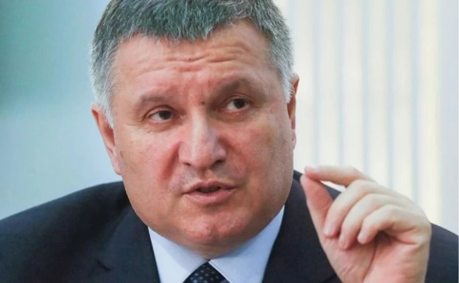 Аваков попередив про можливість продовження карантину майже до літа