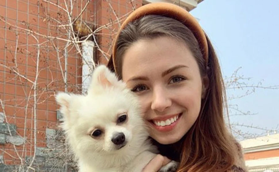 Зеленський запропонував українці з Уханя лишити песика в посольстві