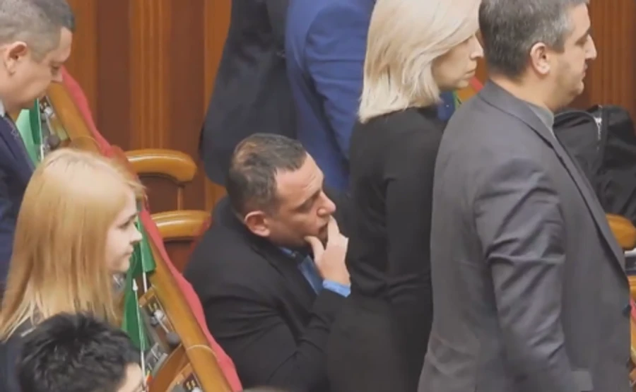 Бужанский объяснил, почему не почтил стоя память героев Небесной сотни