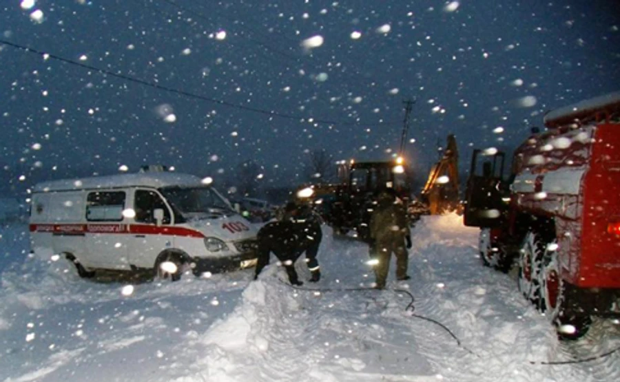 Из-за непогоды на дорогах Украины появились километровые пробки - ГСЧС 