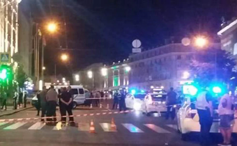 На мерію Харкова скоєно напад: застрелений поліцейський, є поранені