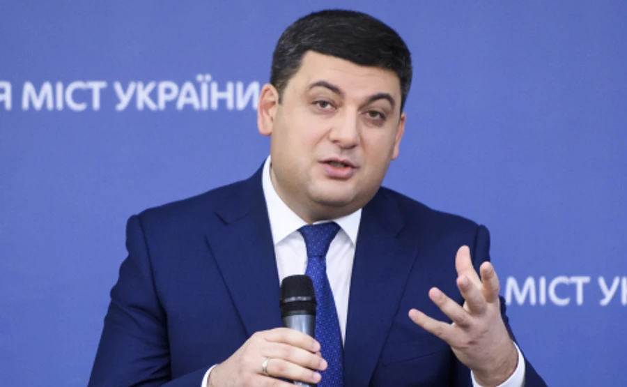 Через год зарплата украинцев может подскочить до 10 тысяч – Гройсман