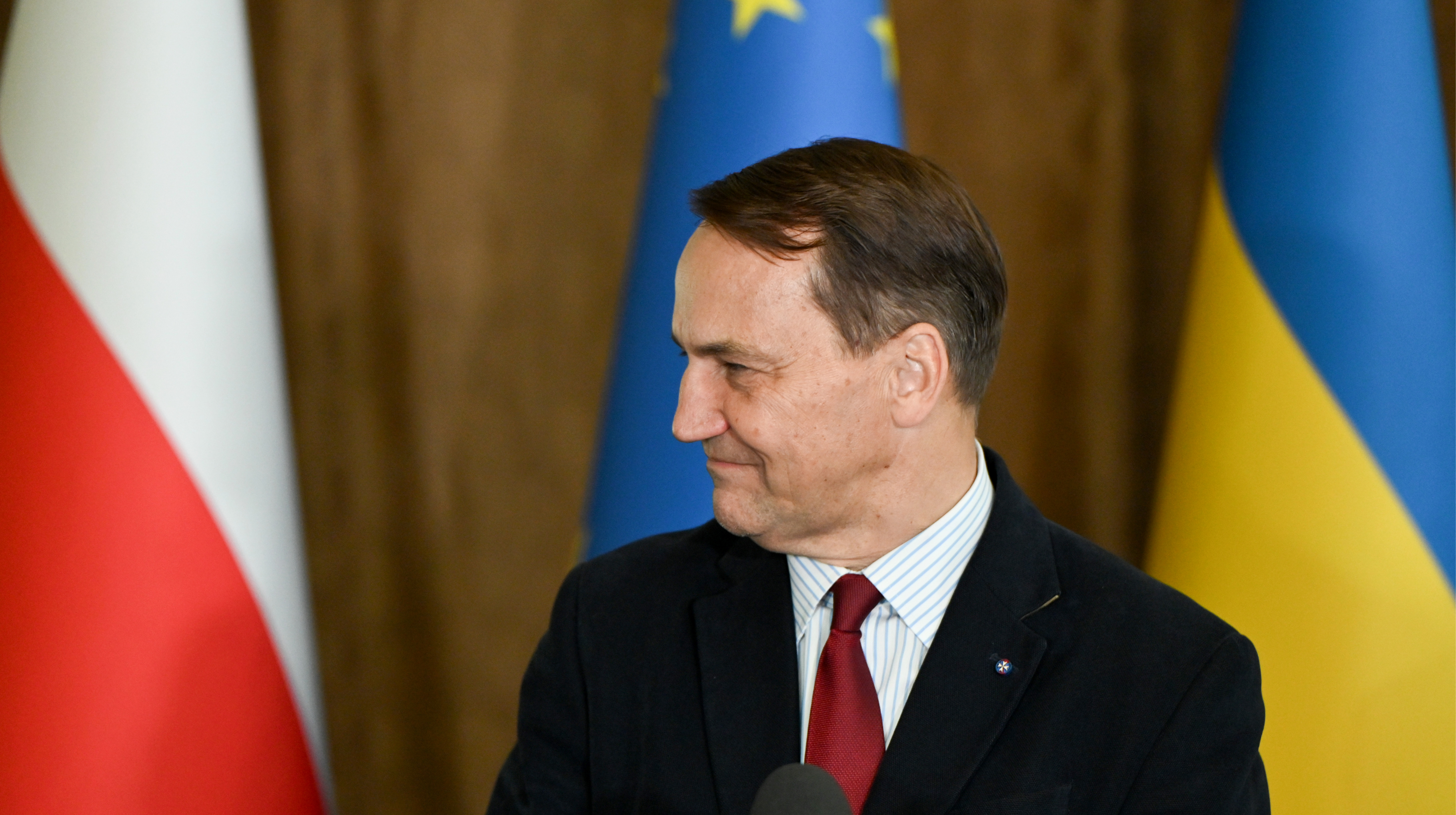 Polish foreign minister urges Ukrainian drone commander to take out Druzhba oil pipeline