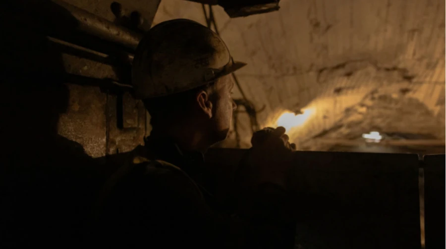 Russian strike cuts power to eight mines in Dnipropetrovsk Oblast, trapping 2,595 miners underground