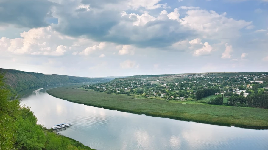 Levels of oil products and barium in Dniester River several times higher than permissible due to Russian attacks