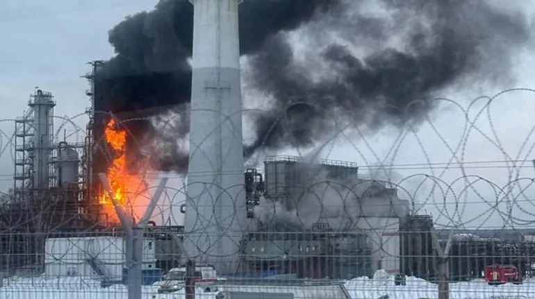 Russian refinery 800 km from Ukraine halts operations after drone attack – Reuters