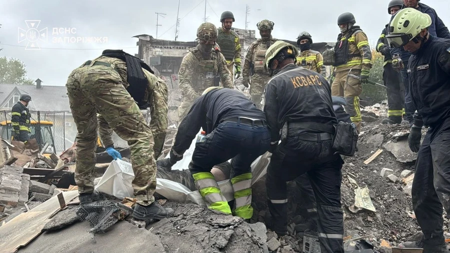 У Запоріжжі вже 17 загиблих. Жінку врятували з-під завалів після понад 8 годин пошуків