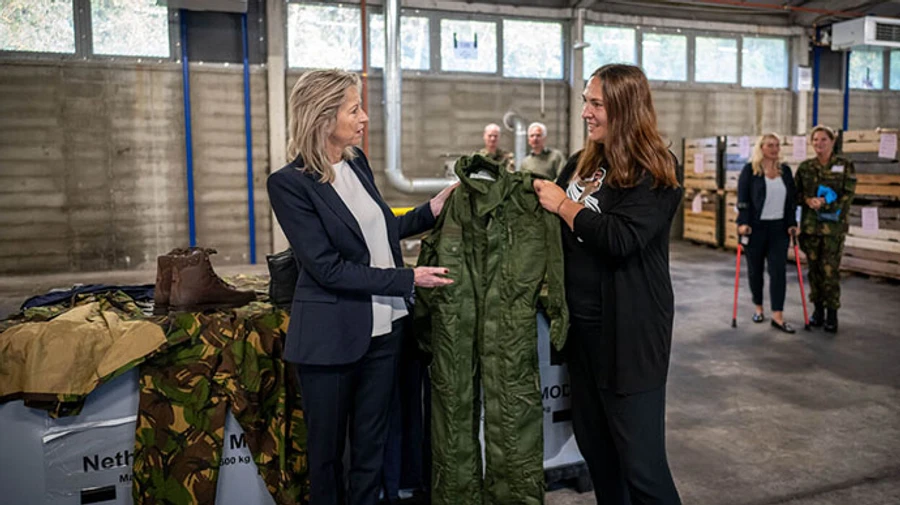 The Netherlands hand over clothes and shoes for Ukrainian military servicewomen
