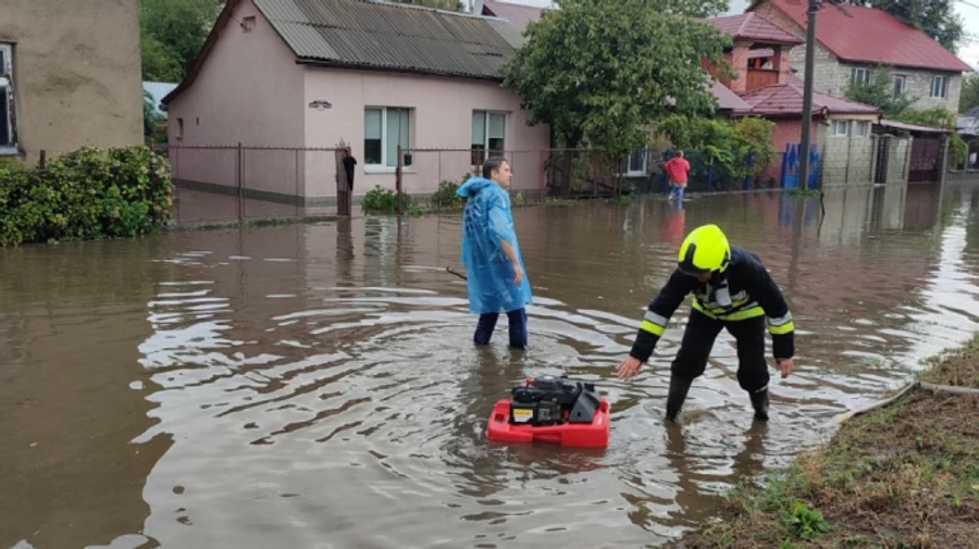 Вулиці Ужгорода затопило через дощі