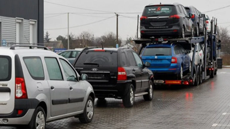 Нульове розмитнення авто прикриють. Коли це може статись та чому влада передумала?