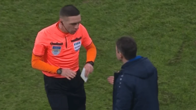 Футбольному арбитру вынесли предупреждение за русский на поле