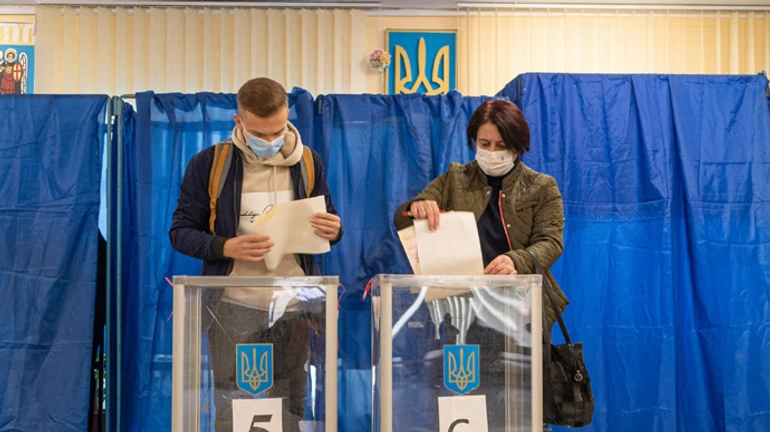 В Украине уже избрали более 2000 депутатов и 27 мэров 