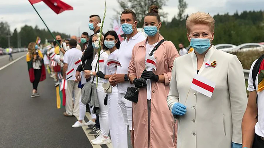 Президент і експрезиденти Литви взяли участь в акції на підтримку Білорусі