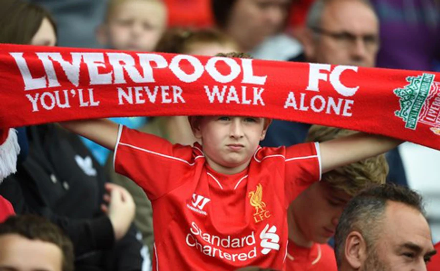 Тысяче фанам Ливерпуля отменили рейсы в Киев