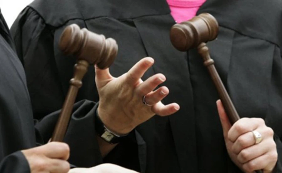 Драка под судом в Киеве: Совет правосудия собирает экстренное заседание