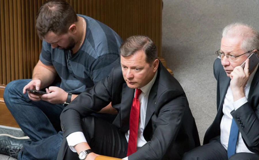 Нардепи від РП оголосили сидячий страйк, Раду розблоковано