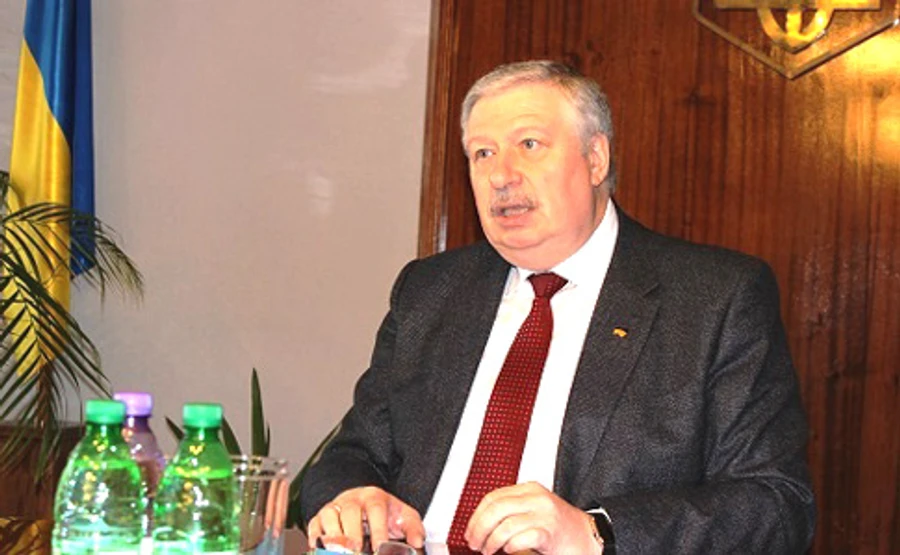 Порошенко уволил главу посольства, связанного со скандалом с контрабандой