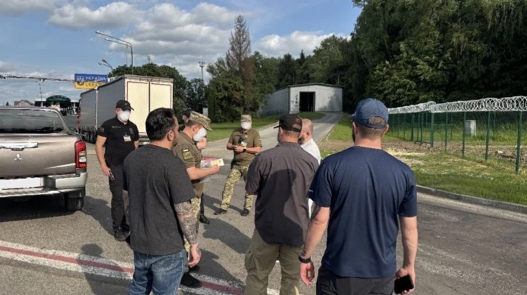 Иммиграционная служба США депортировала нескольких украинцев и доставила их на границу