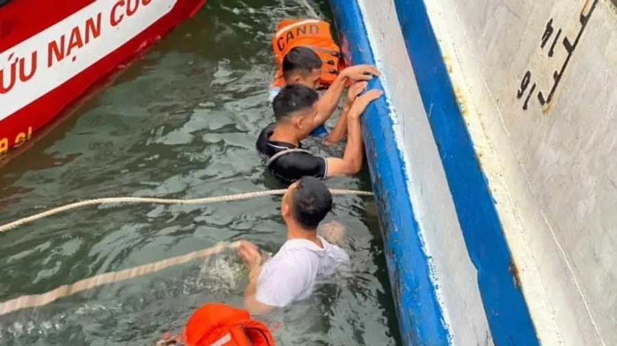 У В'єтнамі перекинувся туристичний човен: загинули щонайменше 34 людини