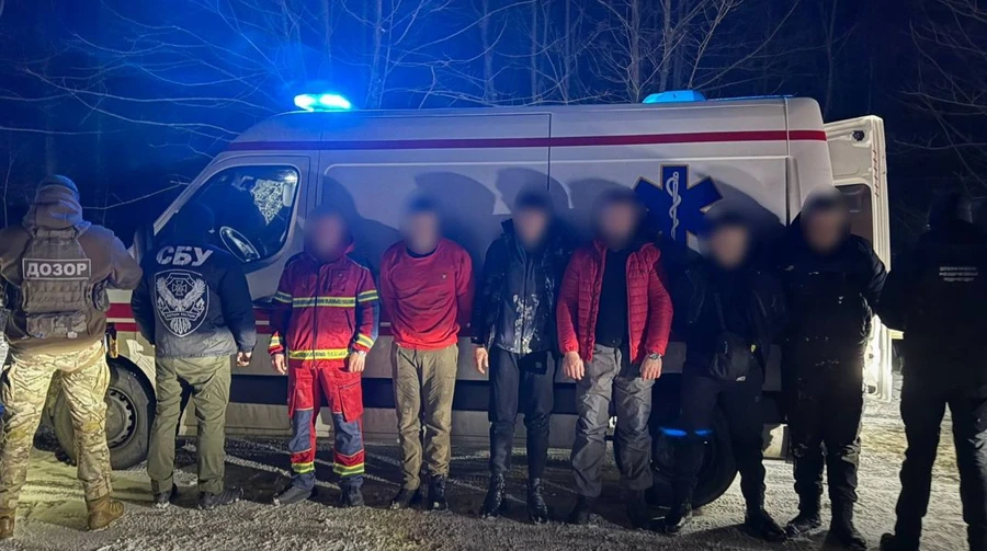 Прикордонники затримали фейкову швидку, яка переправляла чоловіків у Румунію