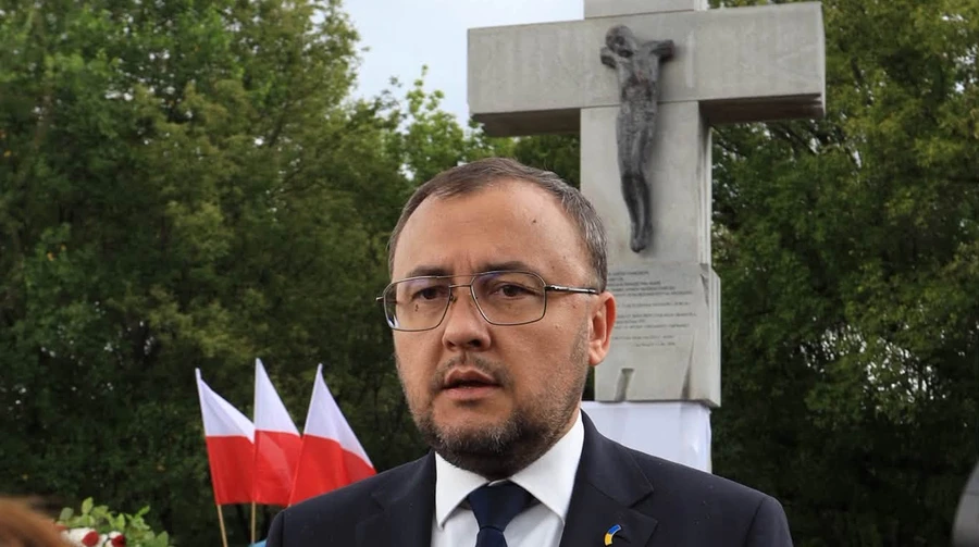 Посол України вшанував жертв Волинської трагедії біля меморіалу у Варшаві