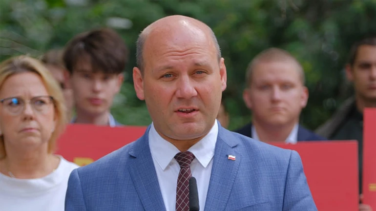 Polish government raises possibility of reducing support for Ukraine over grain crisis