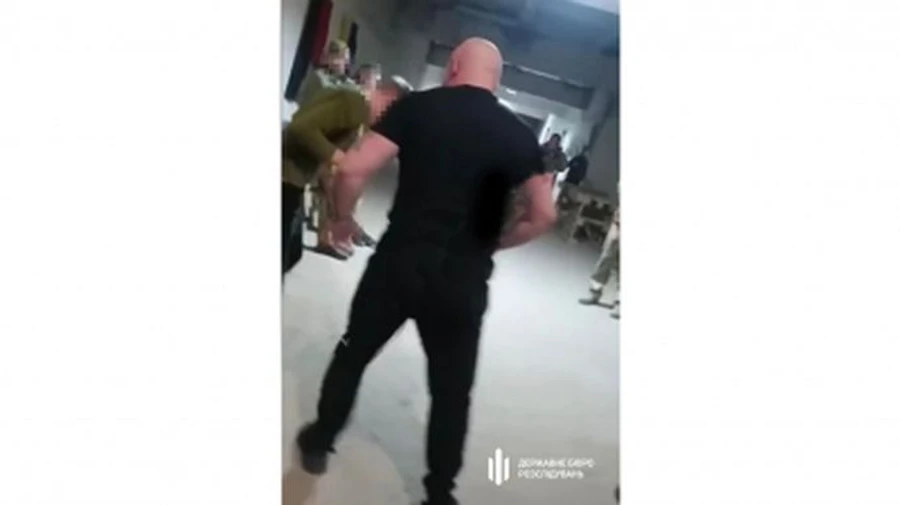 Офицера, который избил срочника, отправили под круглосуточный домашний арест