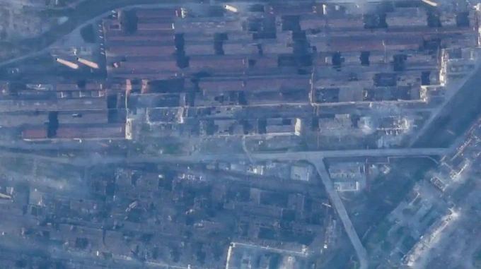 Russians fire on an evacuation vehicle near Azovstal, one dead