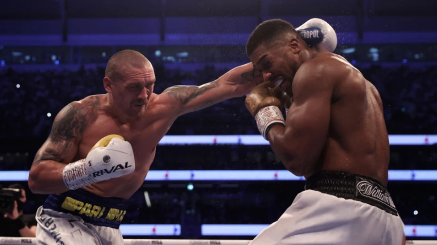 Усику разрешили выезд. Планирует в июне поехать на бой-реванш из Джошуа